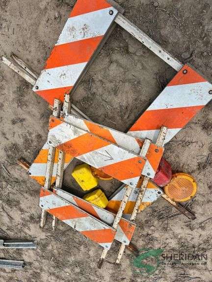 Construction signs and flashers image