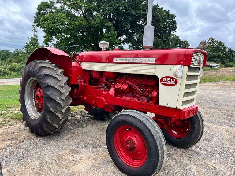 International 560 Wheatland Diesel Tractor image