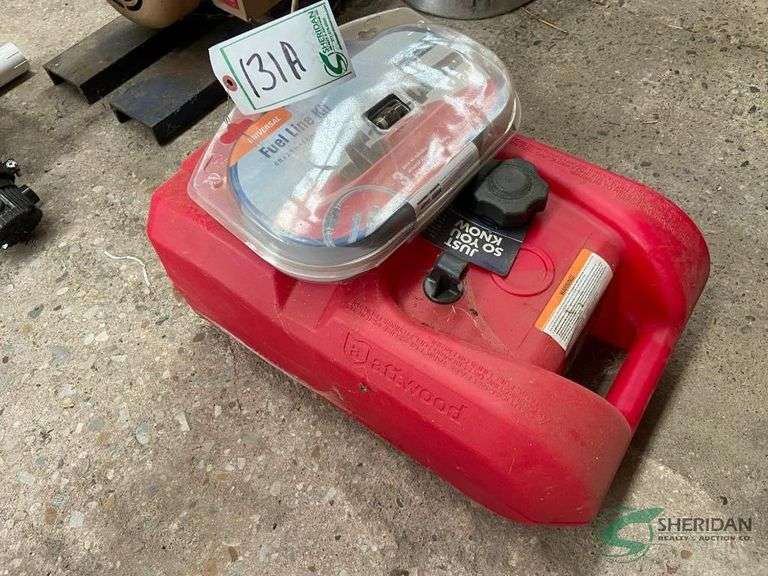 Boat fuel cell with hose image