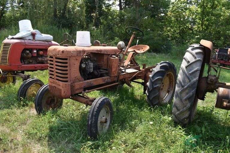 Leader Tractor image