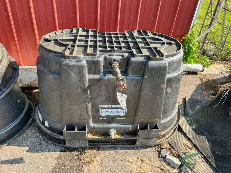 Rubbermaid 100 gallon tank image