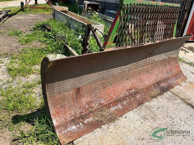 Push Blade and Carriage, came off a John Deere image