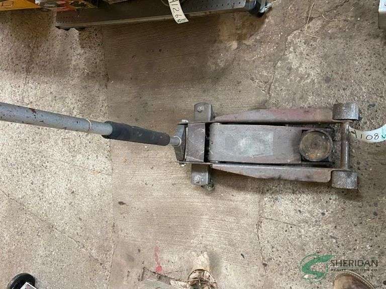 Floor jack image
