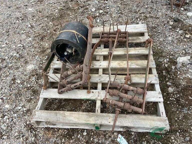 Minimal till attachment for 494 planter image