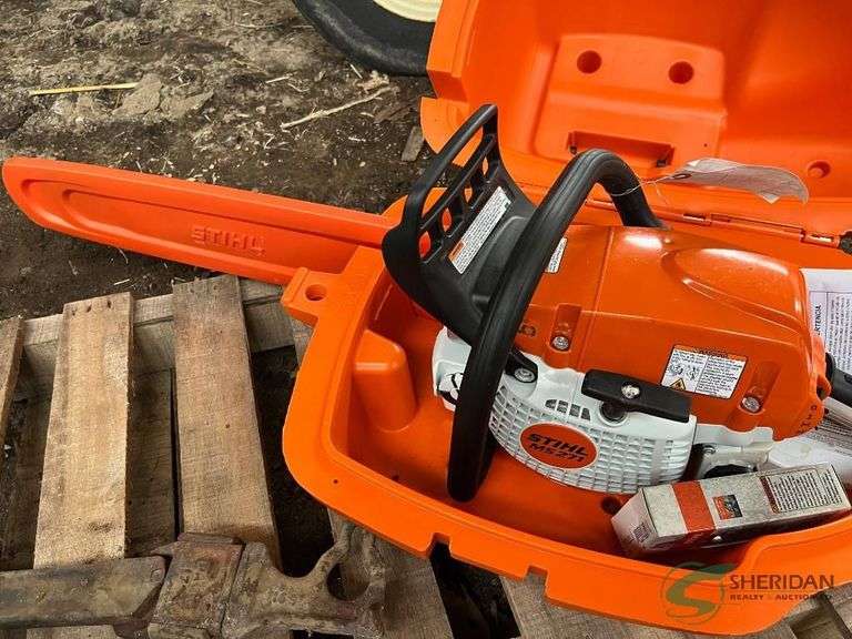 Stihl MS271 chainsaw with case extra chain and manual, bought new, never used image