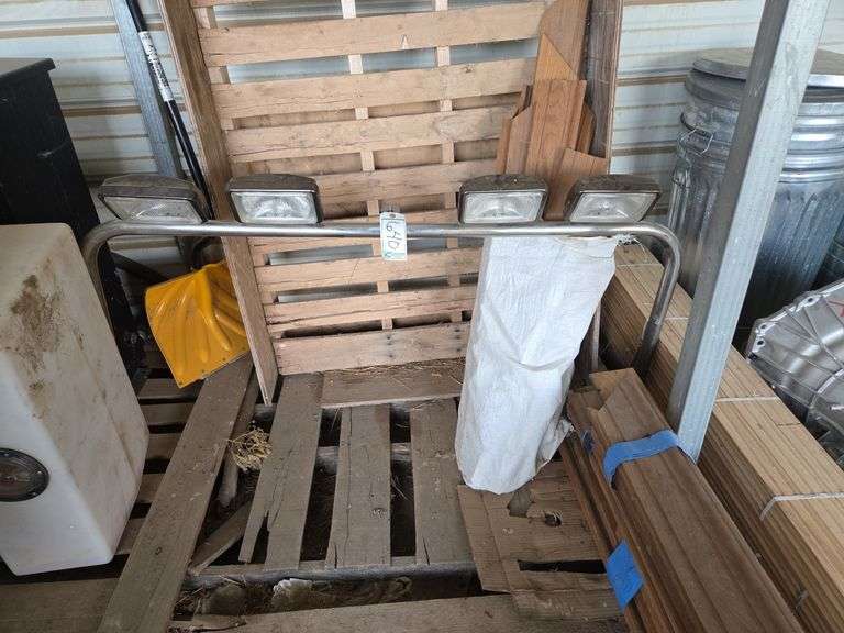 Jeep CJ light bar and lights, bldg:green image