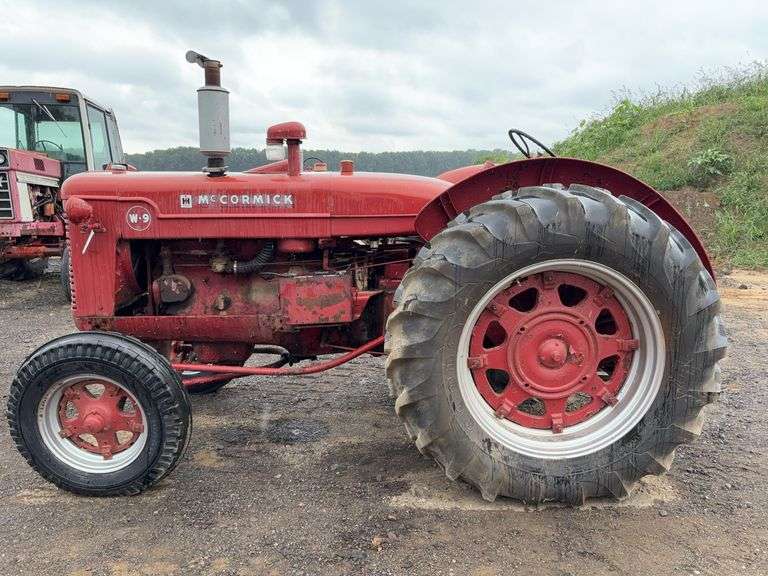McCormick W-9 Wheatland Tractor image