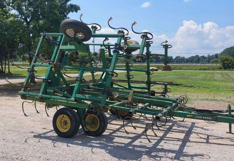 John Deere 960 Danish Tine Field Cultivator 25' image