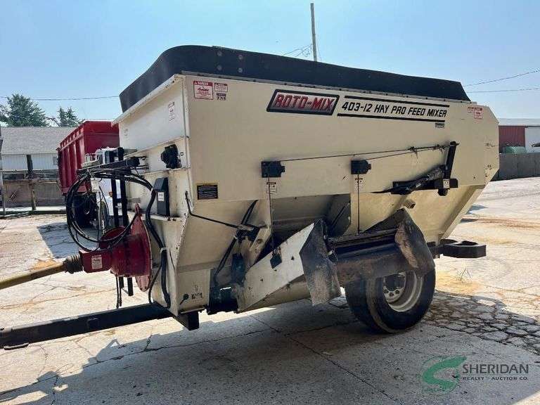 Roto-Mix 403-12 Pro Feed Mixer, has scales image