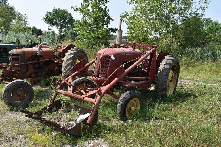 Cockshutt Loader Tractor image