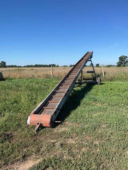 New Idea model #176 elevator, PTO driven, row:10 image