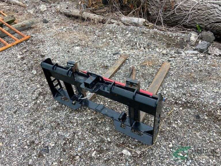 Pallet forks with homemade bale spear image