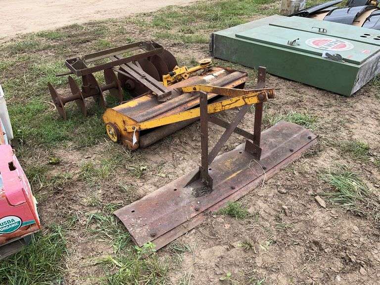 Farmall cub mott flail mower, disc, & snow blade, row:8 image