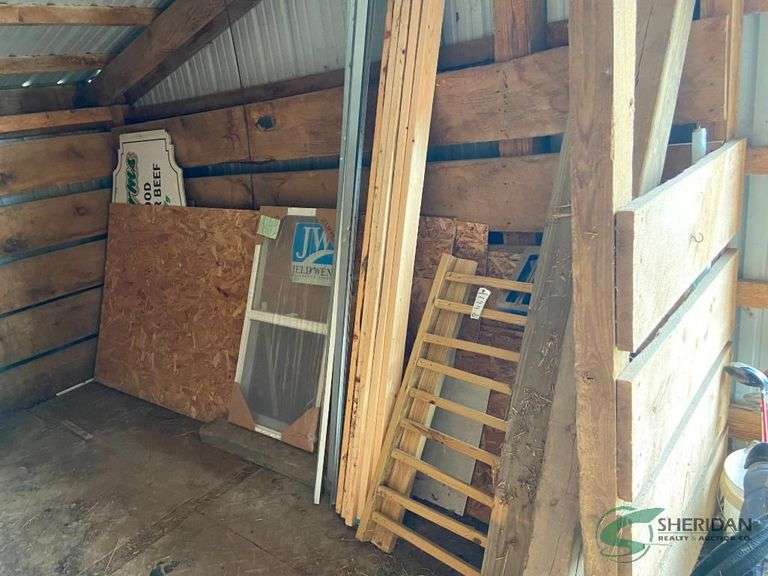 Assorted lumber image