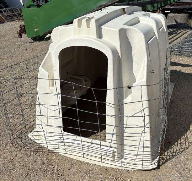 AGRI-Plastics Calf Hutch w/ Fence & 2 Pails image