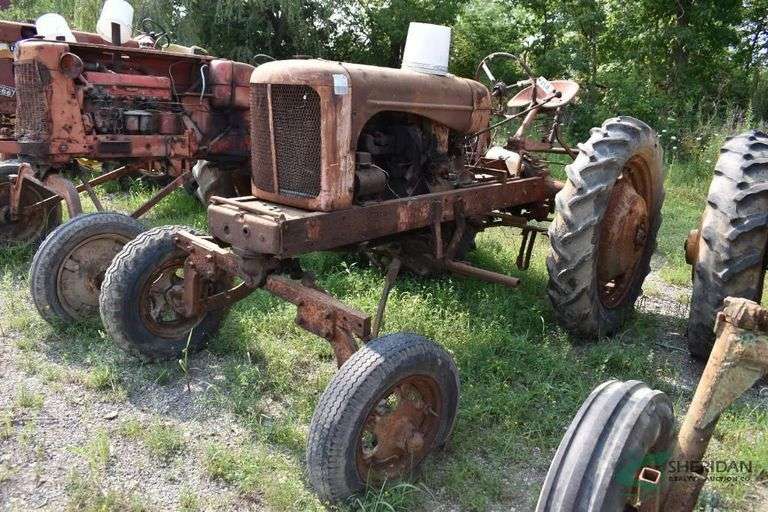 Allis-Chalmers Hi-Crop Tractor image