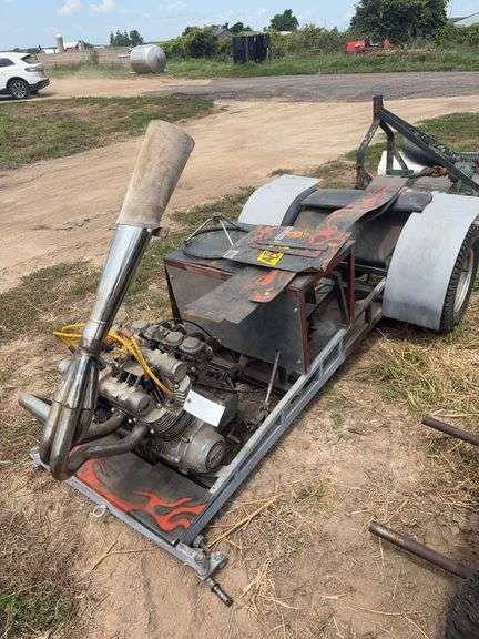 Suzuki pulling tractor, row:6 image