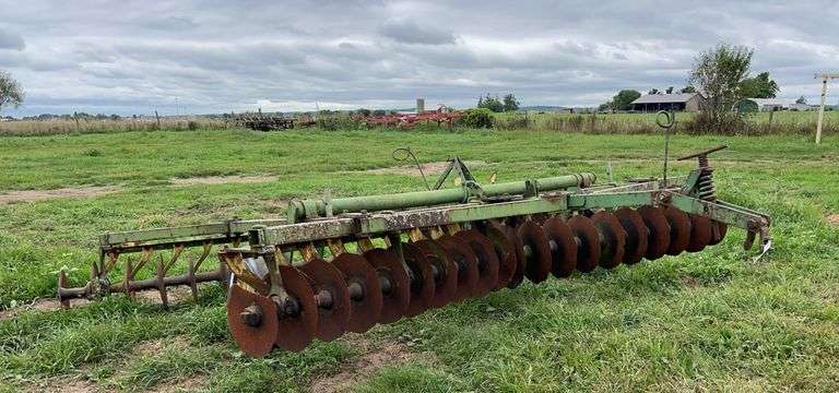 JD 16Ft pull type Wheel Disc, hydraulic lift: Row 9 image