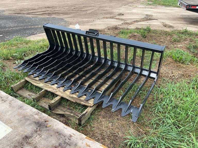 76" quick attach rock bucket, owner states unused, row:7 image