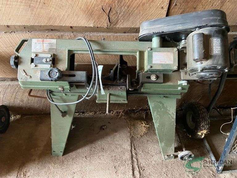Metal band saw image