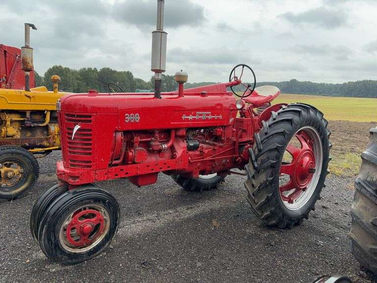 Farmall 300 Tractor Narrow Front image