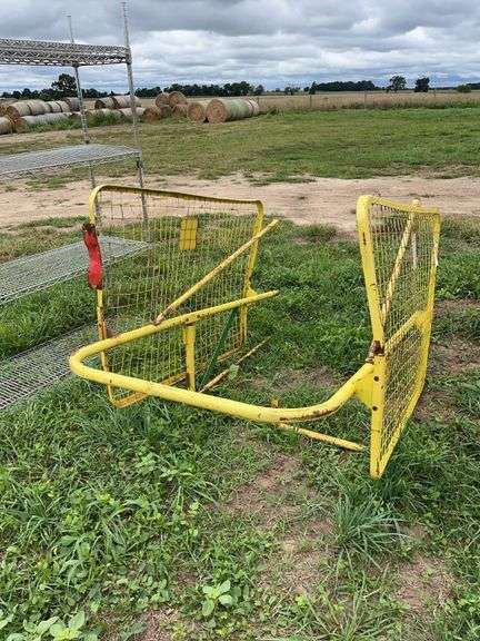 John Deere thrower shield, row:9 image