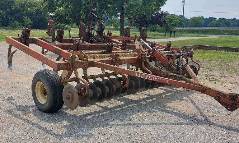 KRAUSE 2800 11-Shank Disc Chisel Plow