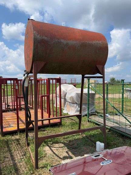 500 gallon fuel tank on stand, row:7 image