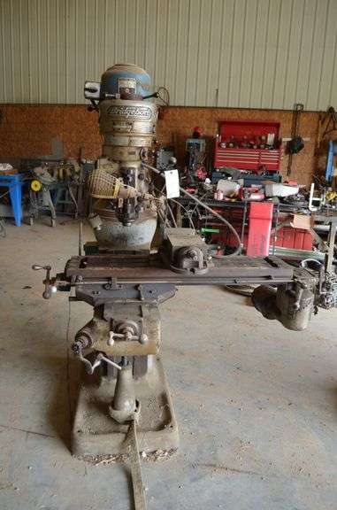 Bridgeport vertical milling machine image