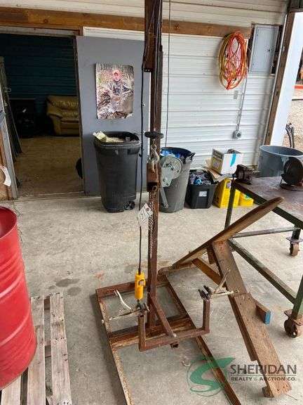 Animal skinning machine image