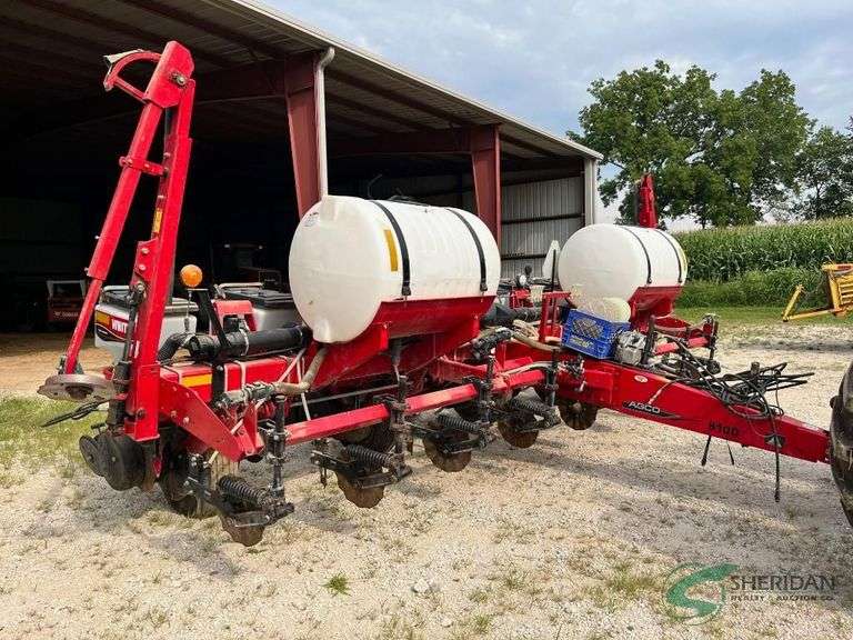 Agco White 8108 Planter, set up for liquid image