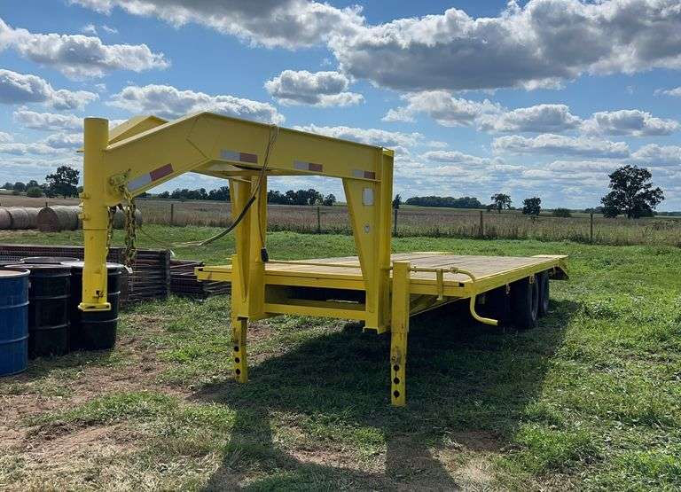 2005 Titan Trailer, Row:10 image