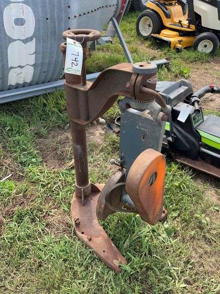 10" Craftsman swing arm saw- no motor, row:7 image
