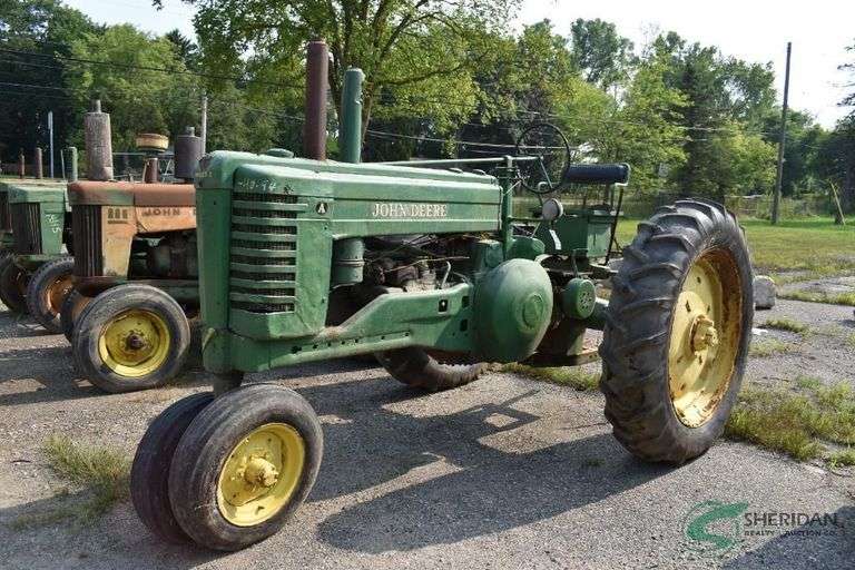 Narrow Front John Deere A image