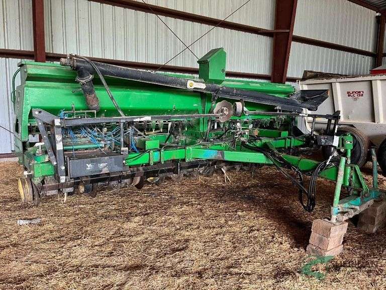 John Deere 750 No-Till Drill, with Unverferth loading system and Yetter Marker arms image