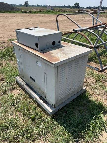 Generator 12,000 KW with 200 amp transfer switch, row:8 image
