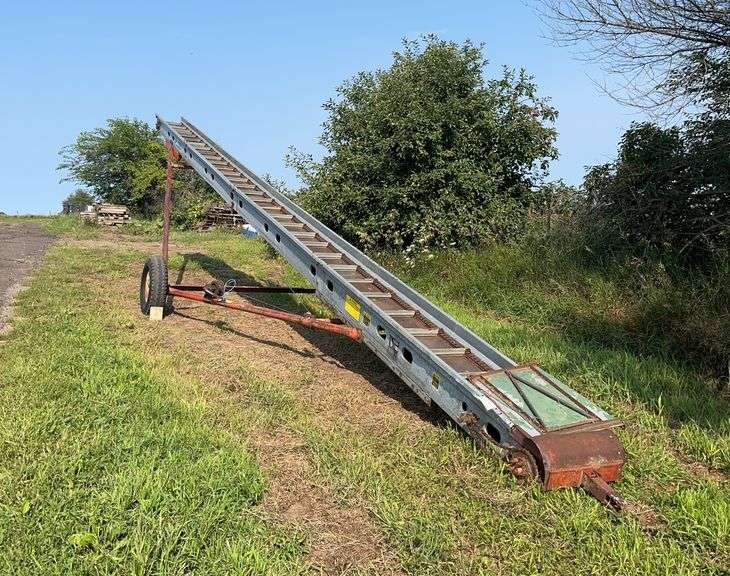 40' New Idea Elevator, row: 3 NFS image