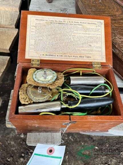 Vintage "new No. 4  D. D. home medical apparatus"  medicine Device oddity cherry box image