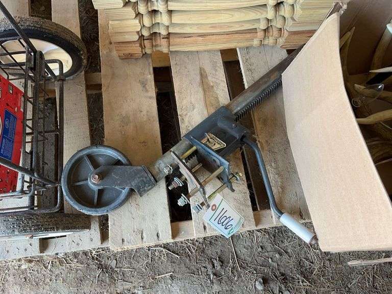 Bulldog trailer jack, bldg:locked image