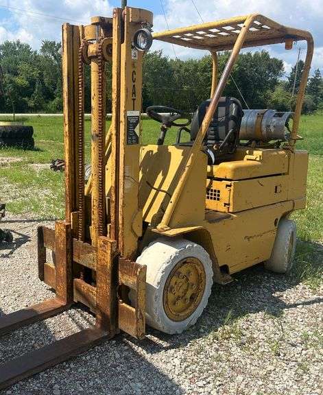 Caterpillar Forklift image