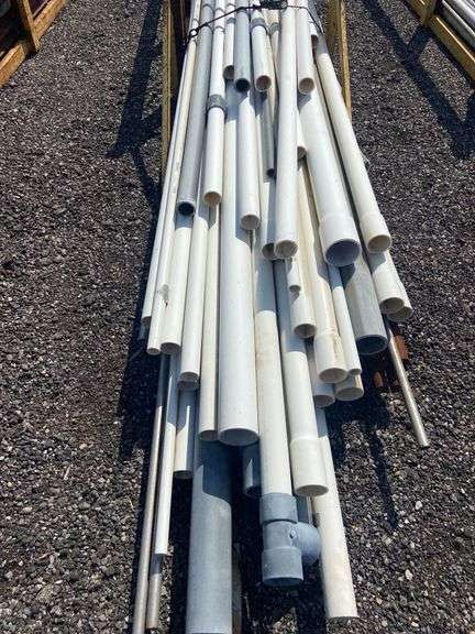 Rack of steel tube, and plastic pipe