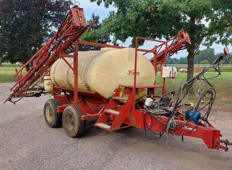 DEMCO Pull-Type Sprayer 1000 Gallon