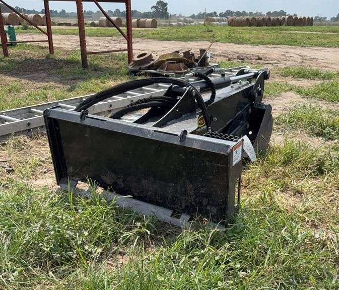 Quick attach skid steer/backhoe with adjustable thumb, row:6 image
