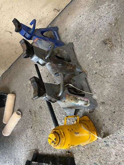 Bottle jack and (3) jack stands image