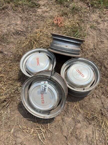 (4) GMC 14" Wheels with Hubcaps, row:5 image