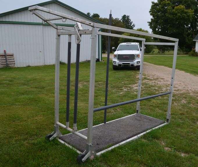Weaver Cattle Chute image