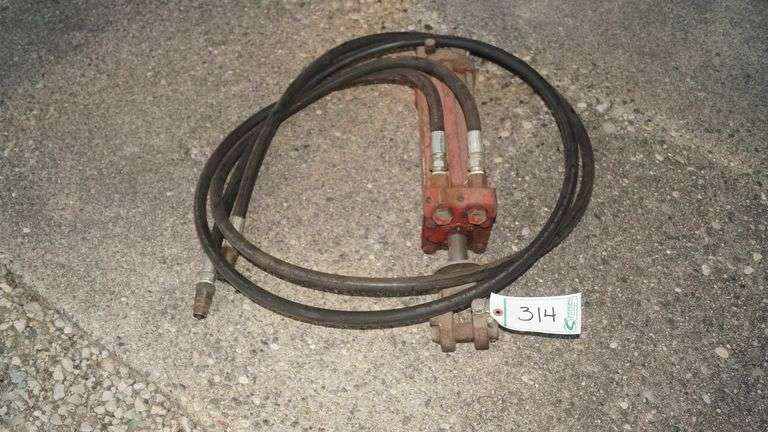 IH Double Action Hydraulic Cylinder w/ Hoses image