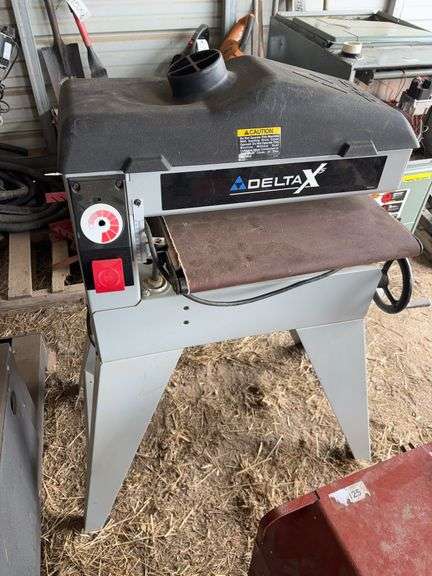 Upright Delta plate sander,bldg:green image