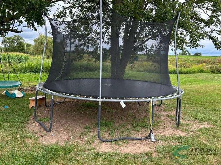 Trampoline -Buyer must take down and remove image