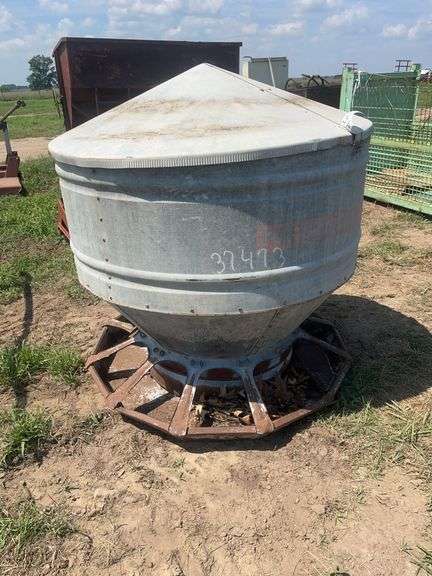 Pig feeder, row:8 image